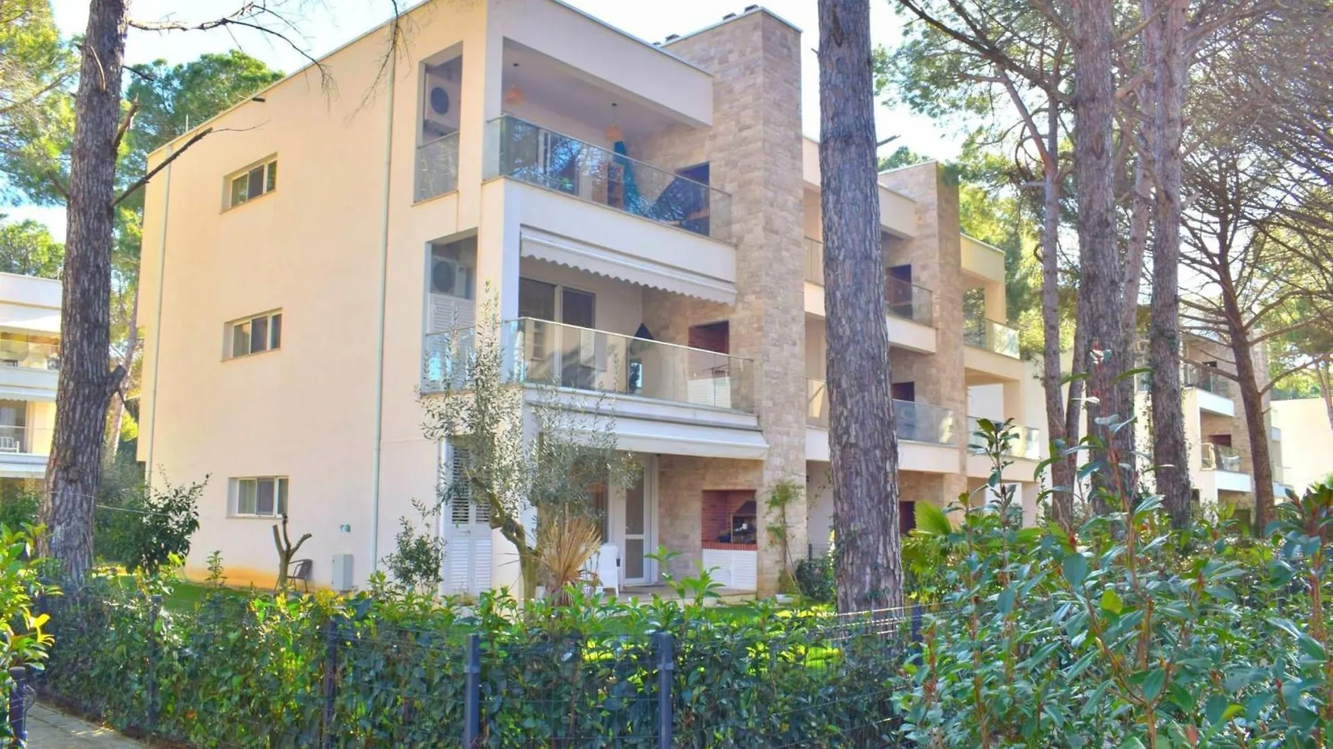 Cozy 2-Bedroom Apartment With Balcony Plazhi San Pietro