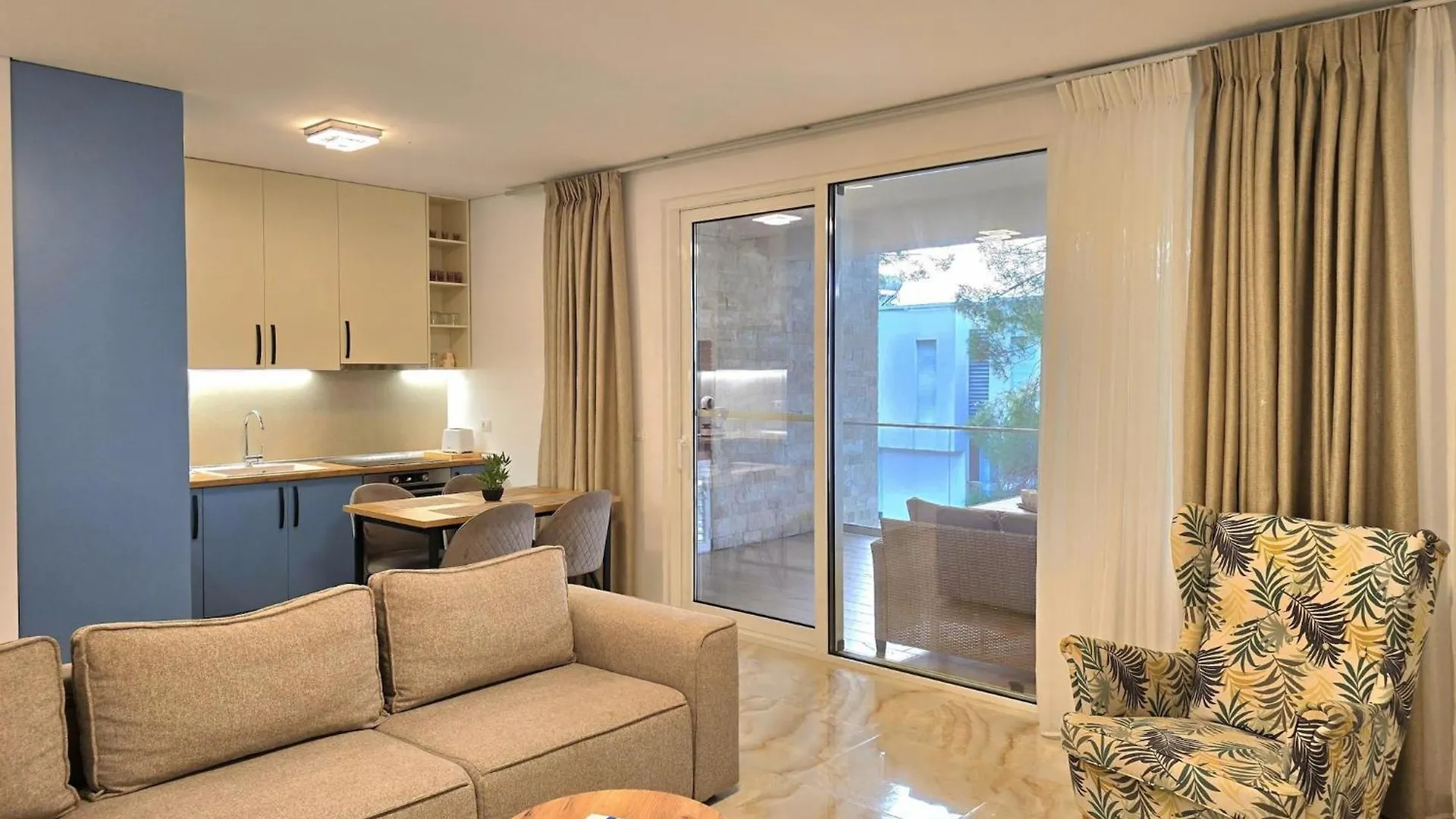 Cozy 2-Bedroom Apartment With Balcony Plazhi San Pietro