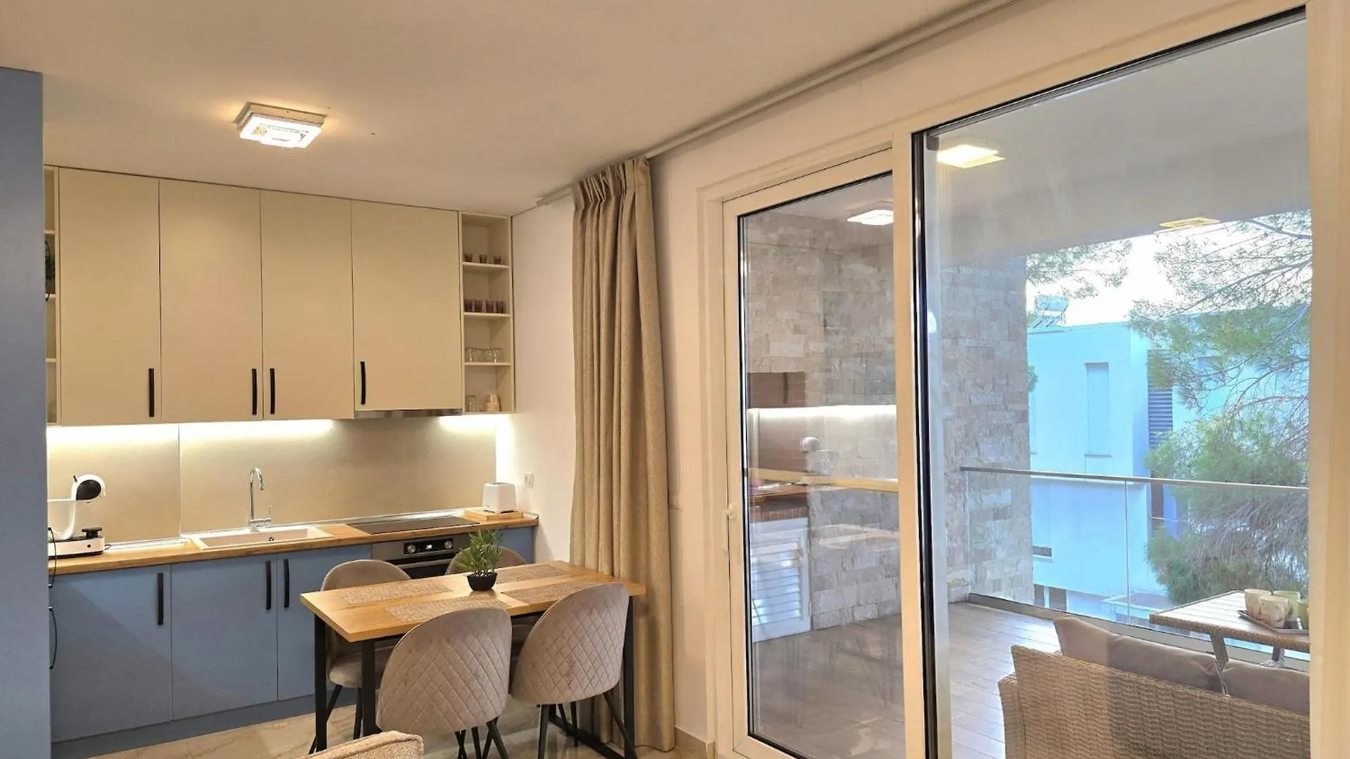 Cozy 2-Bedroom Apartment With Balcony Plazhi San Pietro 0*,